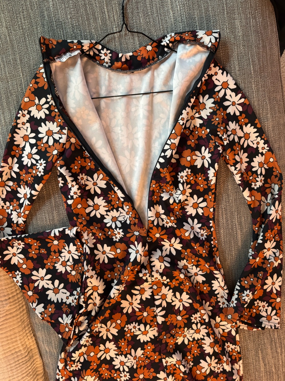 Mod Retro 70s Floral Bell-Sleeve Mini Dress - Picture 5 of 7